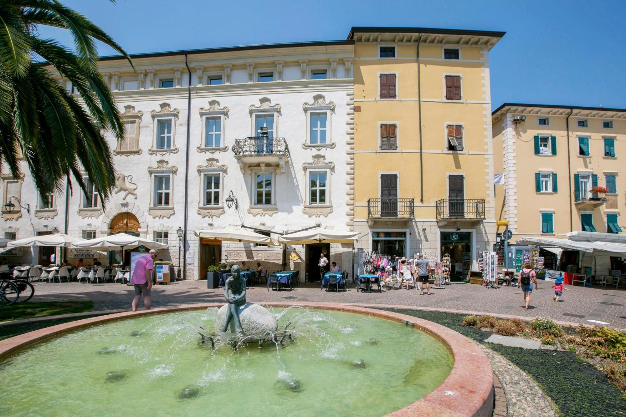 Residenza Rocca Del Lago 2 - Happy Rentals Рива дел Гарда Екстериор снимка
